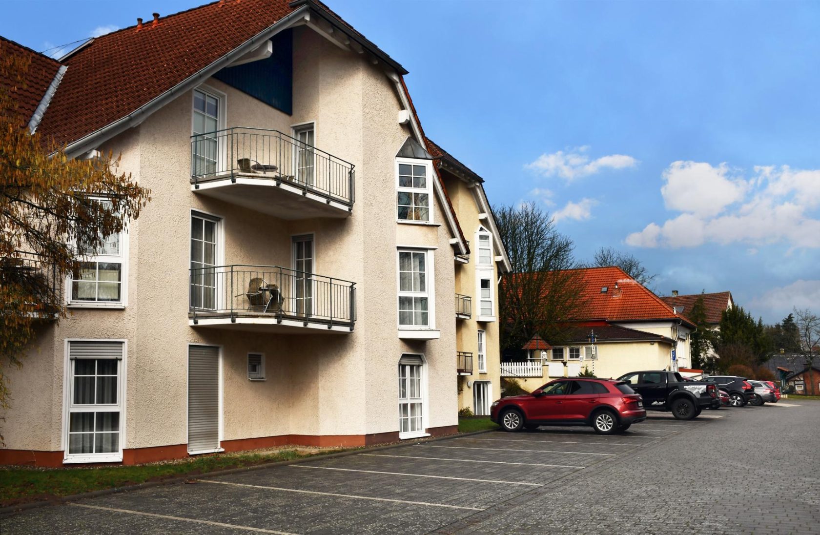 Außenansicht des Hotels Schöne Aussicht in Wettenberg-Launsbach